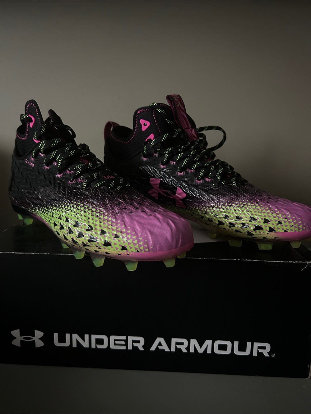 NWB SZ 10.5 UA Spotlight Clone 3.0 Mac Football Cleats